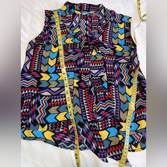 TUCKER Bright geometric print sleeveless blouse size S. - Picture 12 of 12